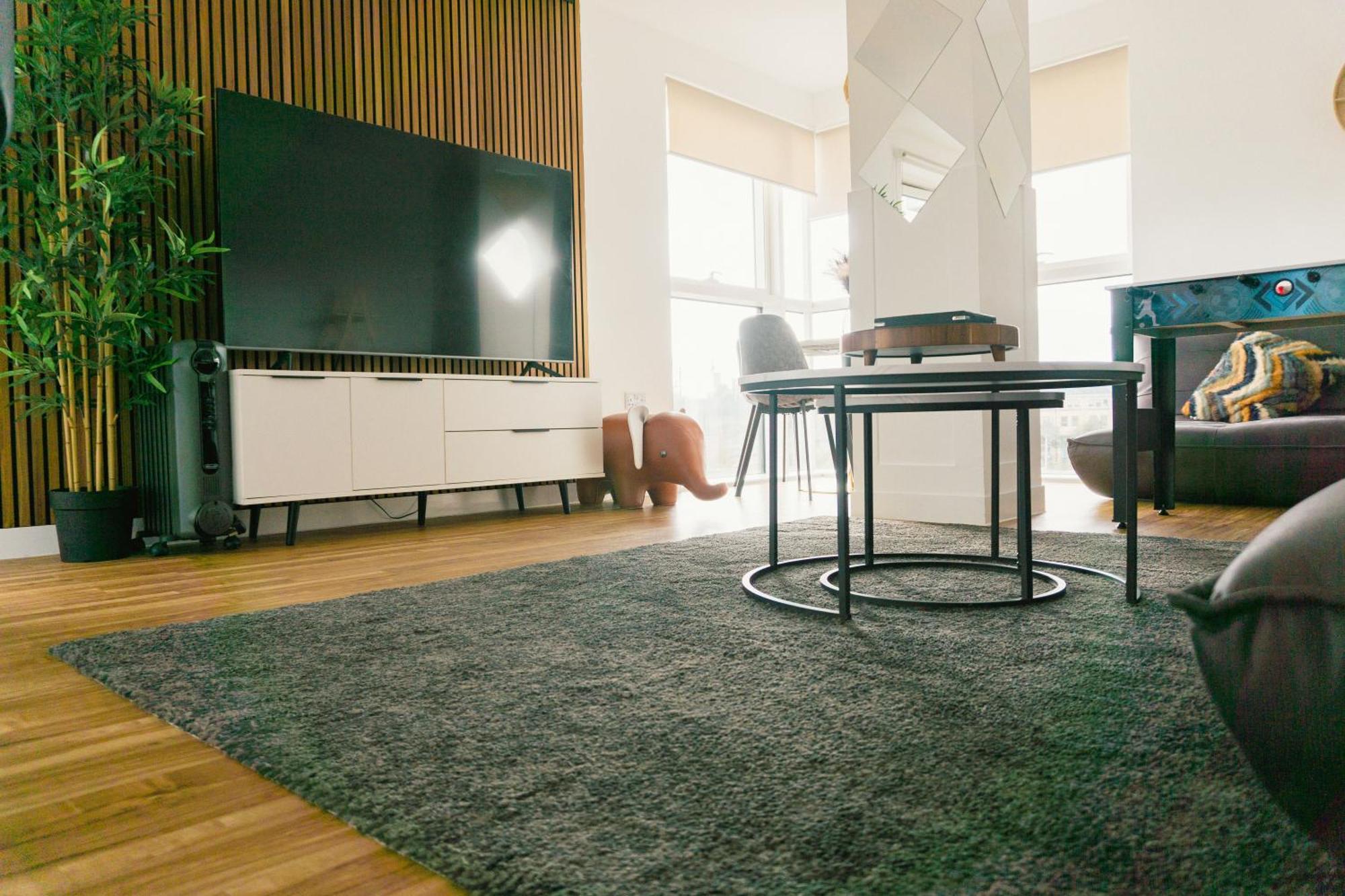 Manchester'S Luxurious 2-Bed Haven With Balcony - Canal Views & Proximity To Manchester United Exterior foto