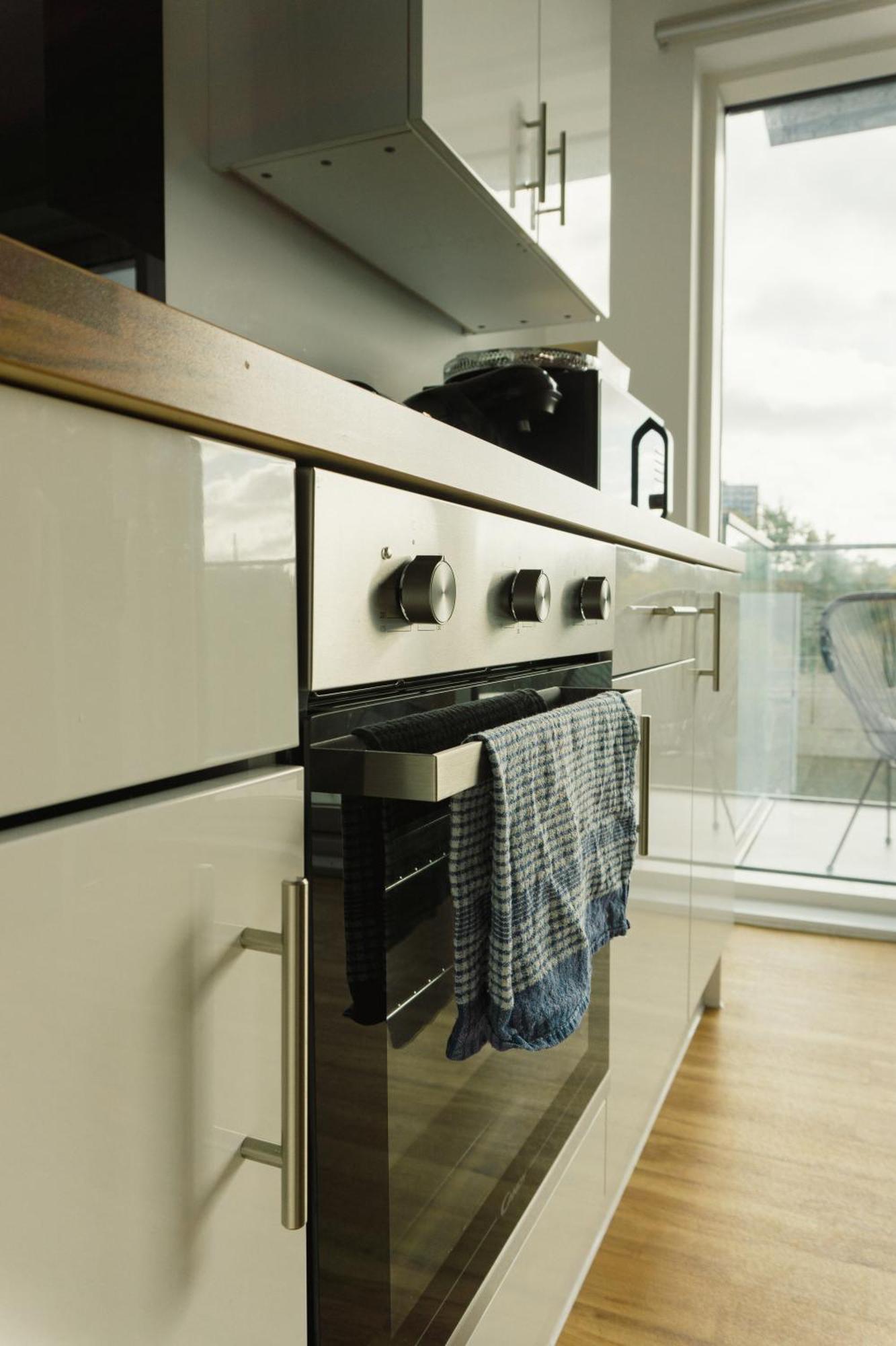 Manchester'S Luxurious 2-Bed Haven With Balcony - Canal Views & Proximity To Manchester United Exterior foto