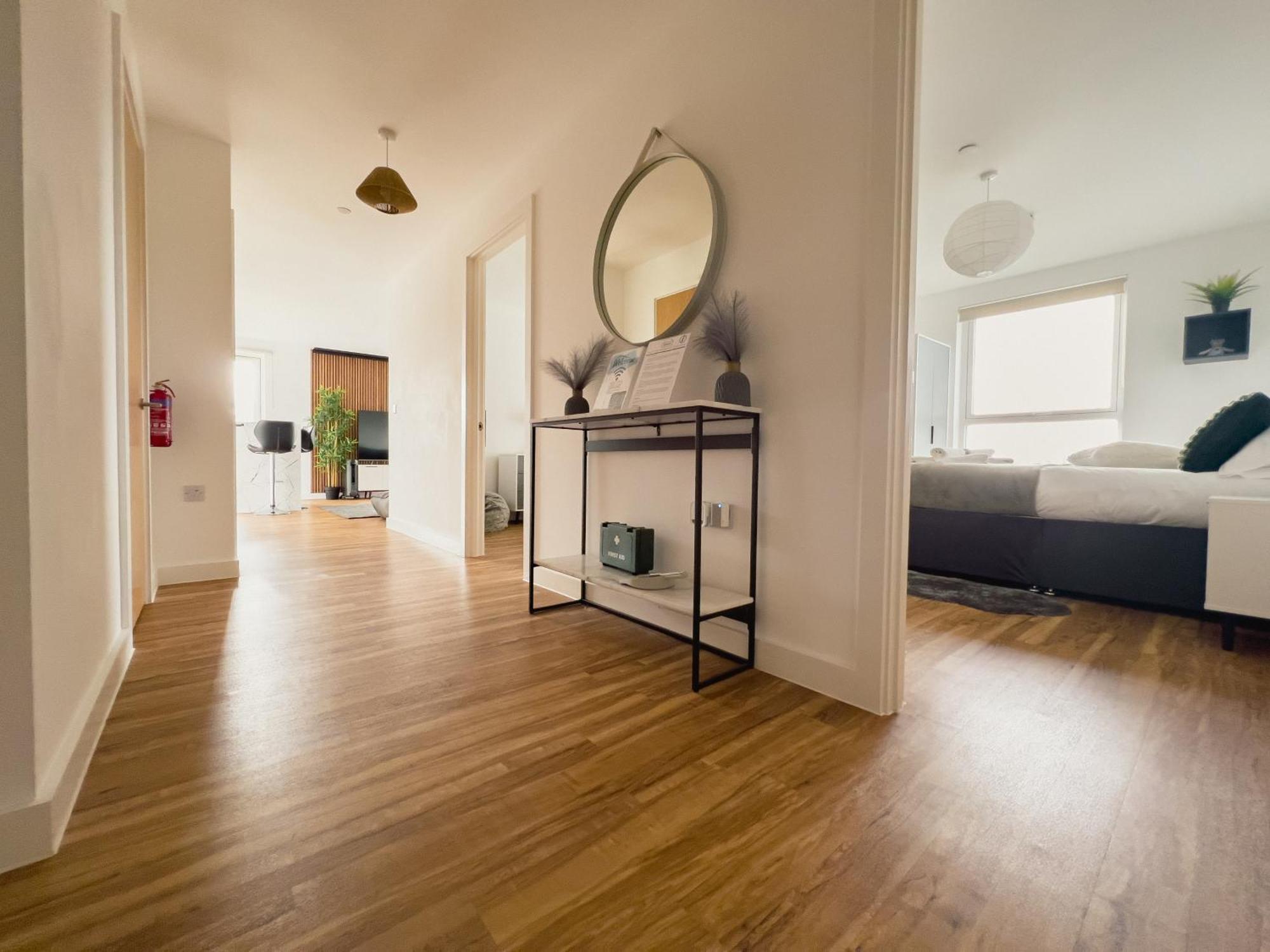 Manchester'S Luxurious 2-Bed Haven With Balcony - Canal Views & Proximity To Manchester United Exterior foto