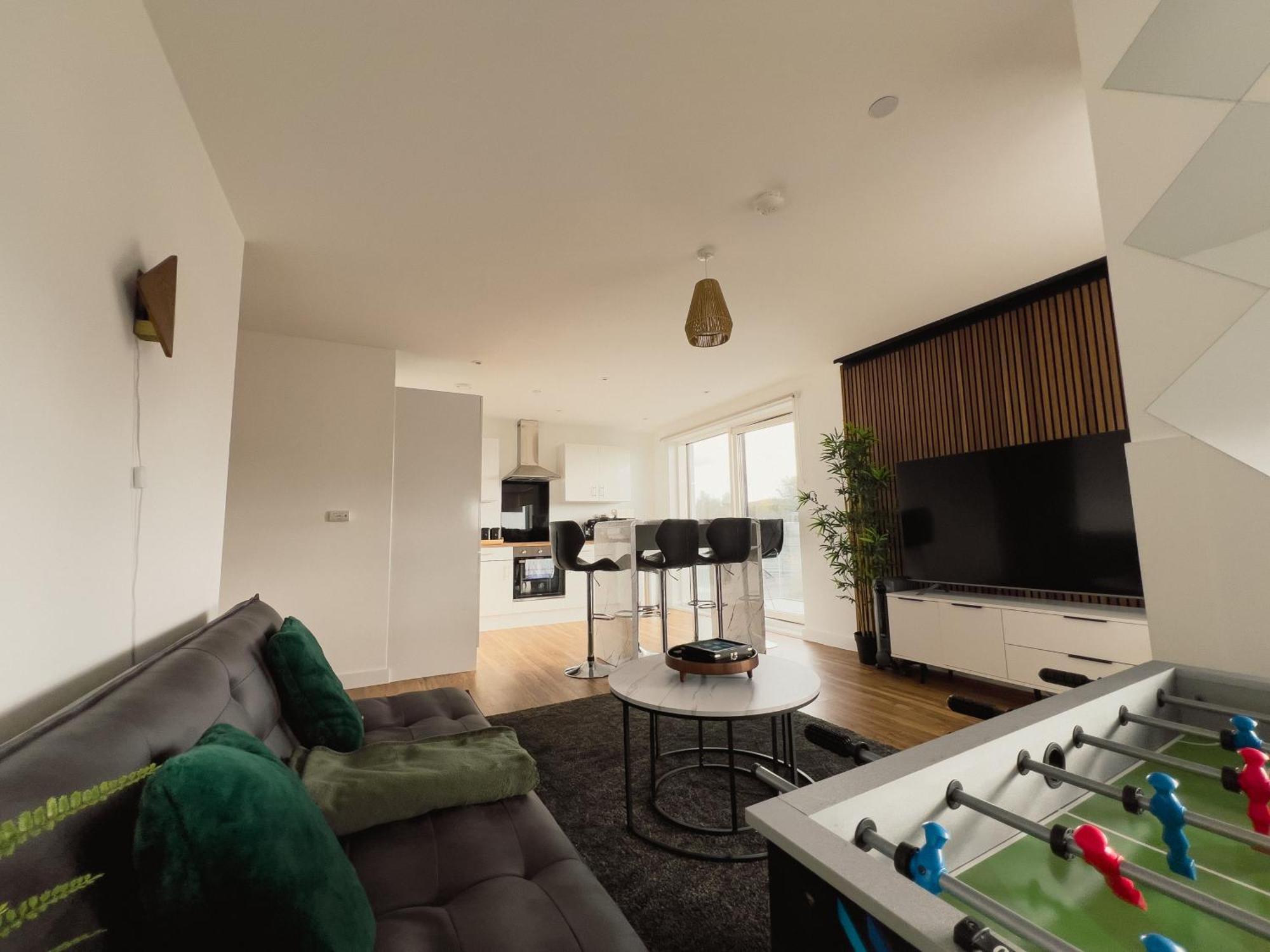 Manchester'S Luxurious 2-Bed Haven With Balcony - Canal Views & Proximity To Manchester United Exterior foto